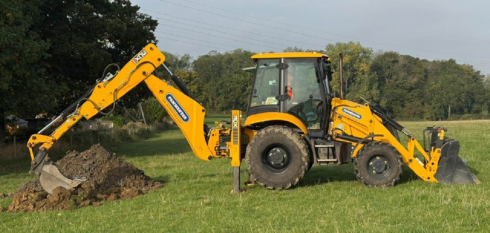 backhoe-excavators-jcb-2